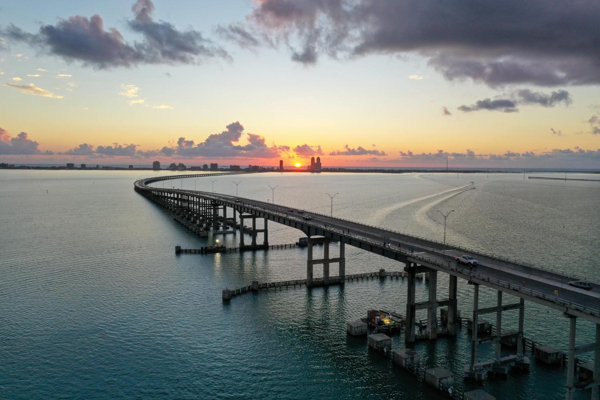 Holiday Inn Resort South Padre Island-Beach Front By Ihg Exterior photo